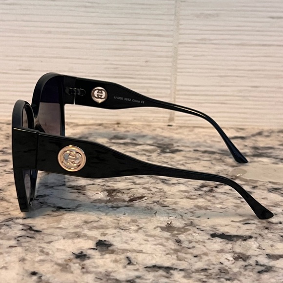 Gucci oversized square Stylish Black Sunglasses - Picture 4 of 6